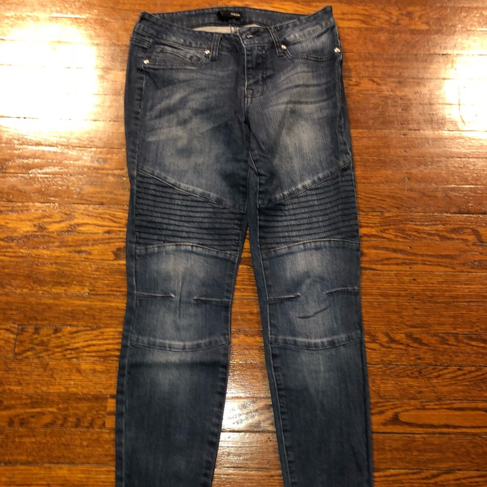 Women Aqua Jeans - Size 27